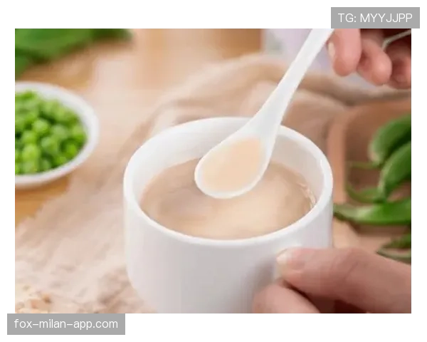 覃海洋家的冰箱里塞满了蛋白粉，连饮料都喝零卡的
